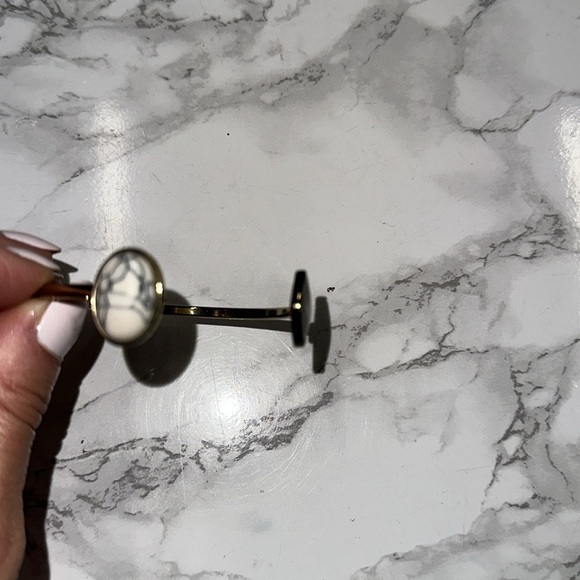 Pretty bracelet cuff - Picture 2 of 5